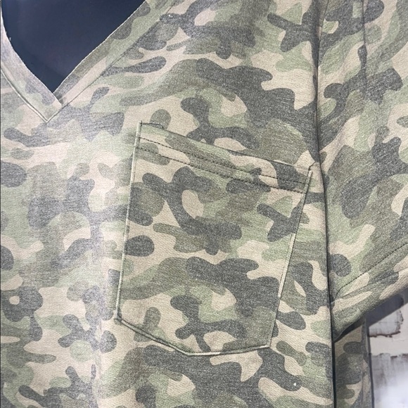 Laurie Felt  Camouflage Shirt NWT large - Picture 4 of 5